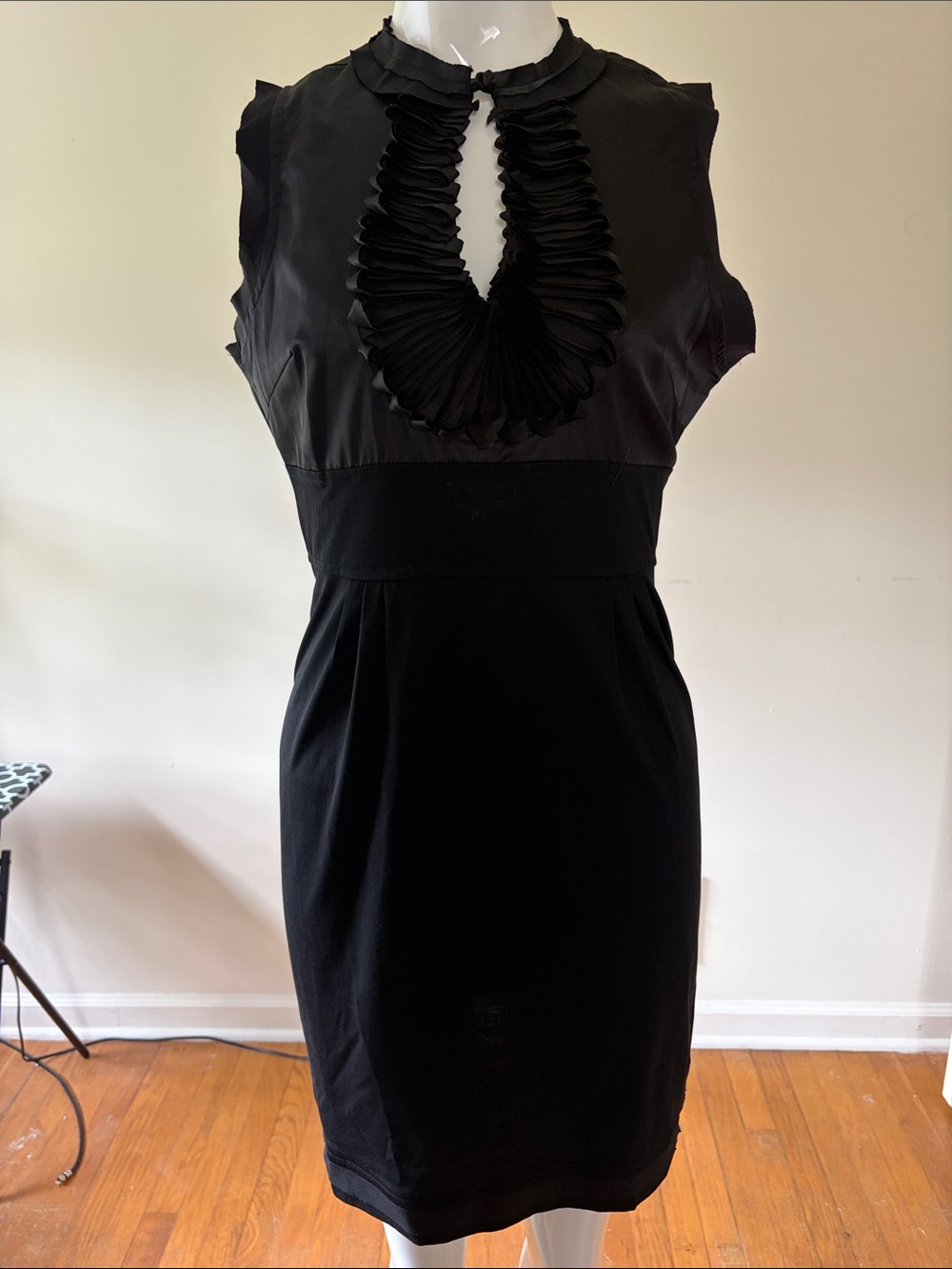 Esley Black Sleeveless Ruffle-Keyhole Sheath Dress with Waistband